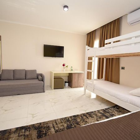 Hotel Vivas Дуррес Екстер'єр фото