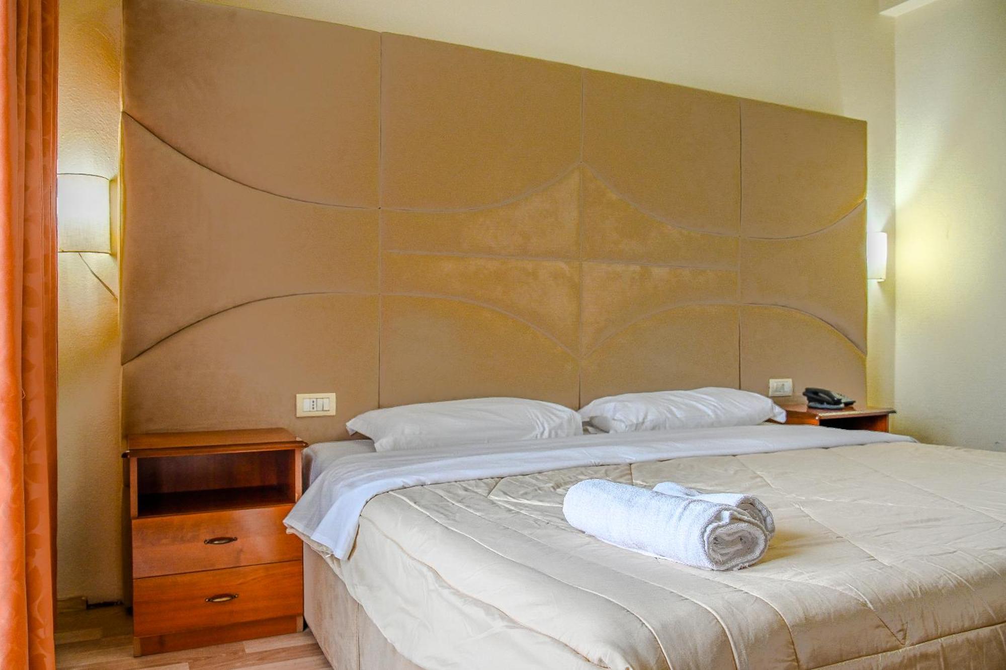 Hotel Vivas Дуррес Екстер'єр фото