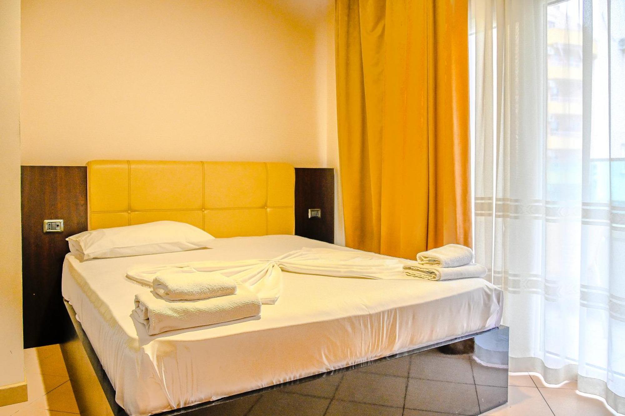 Hotel Vivas Дуррес Екстер'єр фото