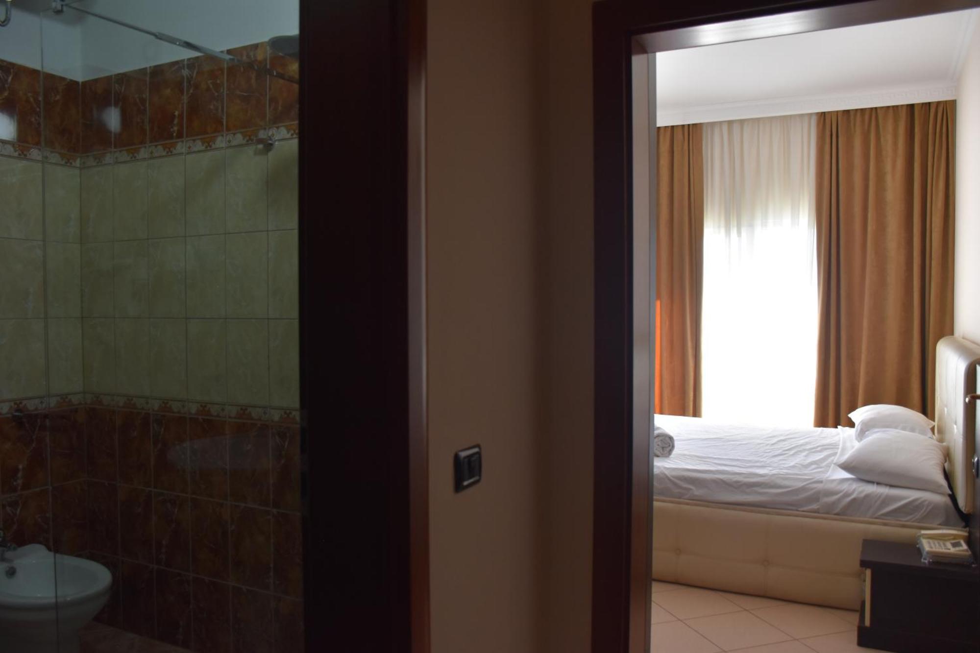 Hotel Vivas Дуррес Екстер'єр фото